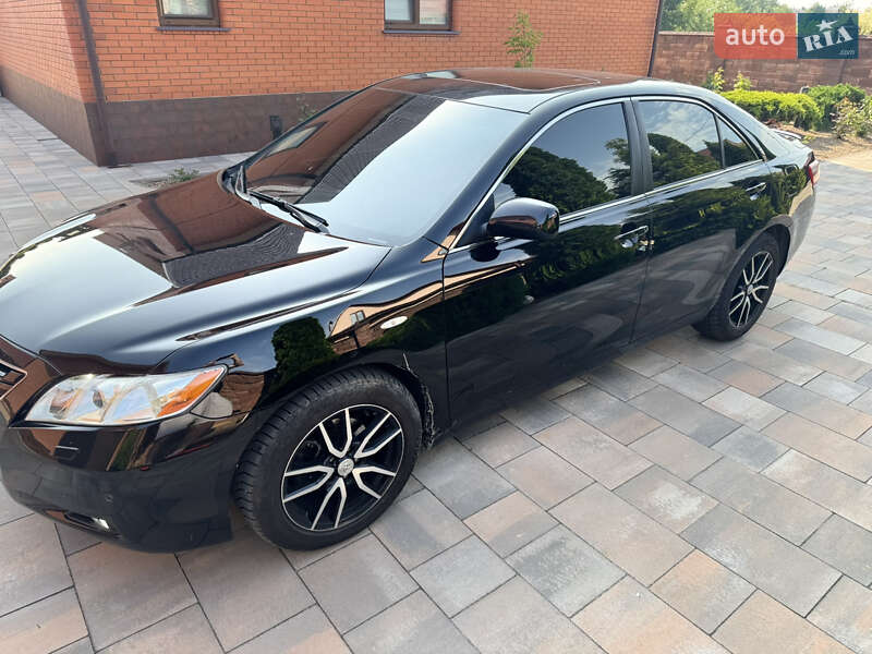 Седан Toyota Camry 2008 в Сарнах