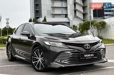 Седан Toyota Camry 2018 в 