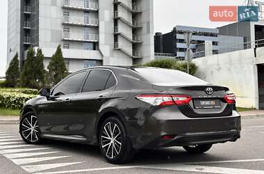 Седан Toyota Camry 2018 в 