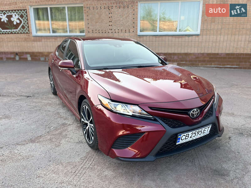 Седан Toyota Camry 2018 в Прилуках