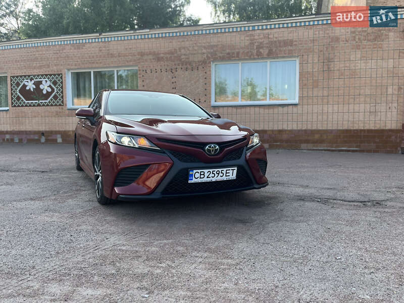 Седан Toyota Camry 2018 в Прилуках