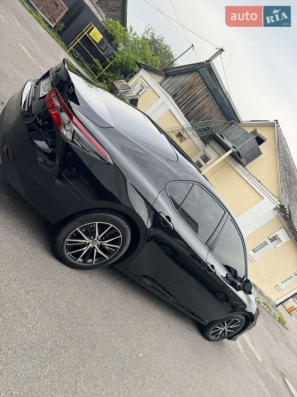 Седан Toyota Camry 2024 в 