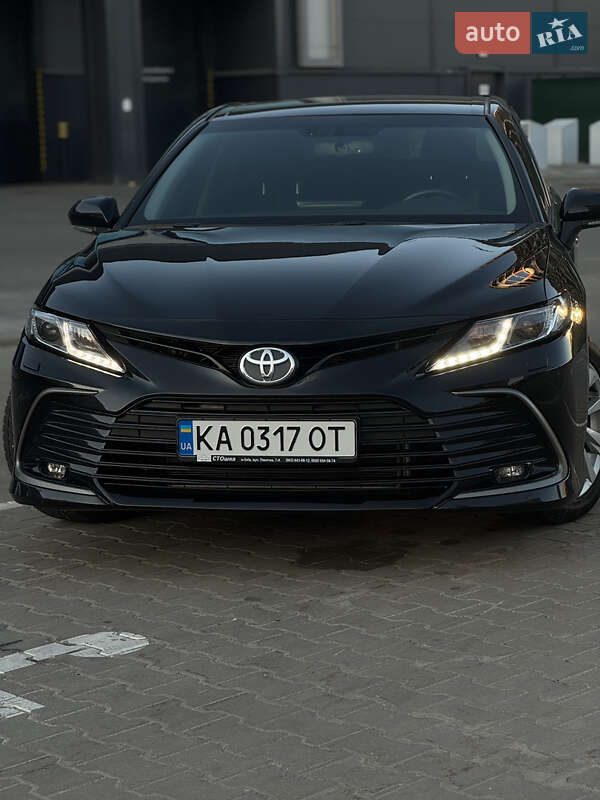 Седан Toyota Camry 2023 в Києві