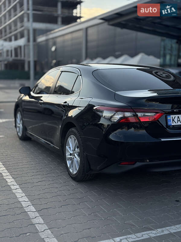Седан Toyota Camry 2023 в Києві