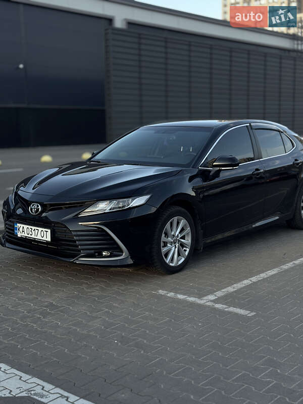 Седан Toyota Camry 2023 в Києві