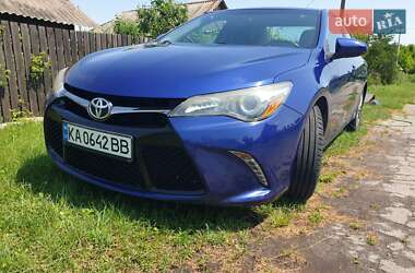 Седан Toyota Camry 2016 в Киеве