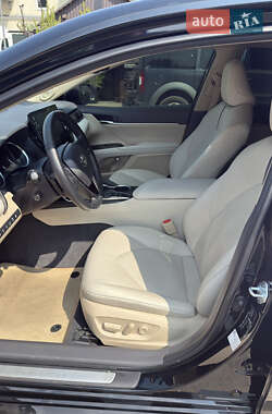 Седан Toyota Camry 2021 в 