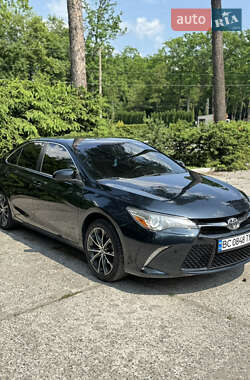Седан Toyota Camry 2015 в Шепетовке