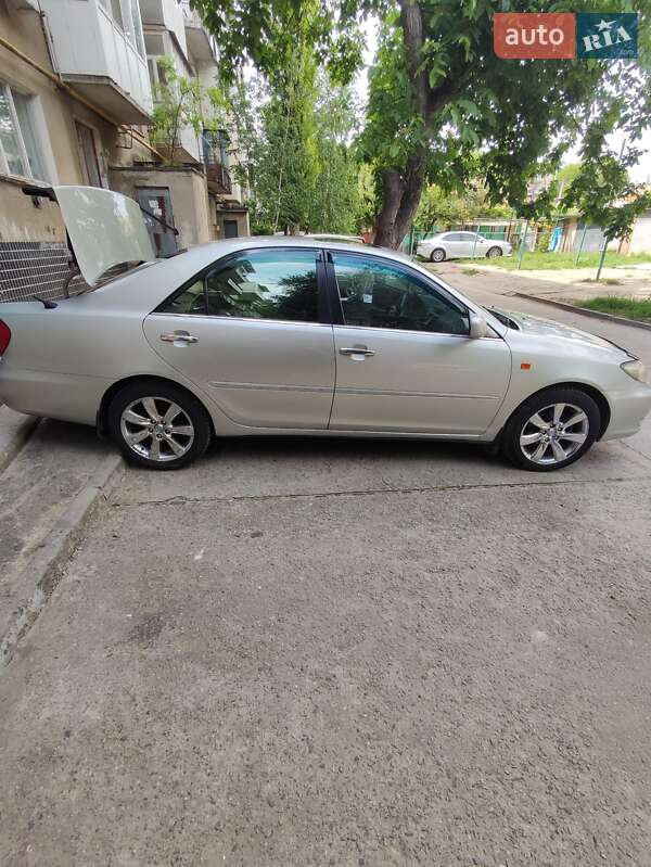 Седан Toyota Camry 2003 в Рені
