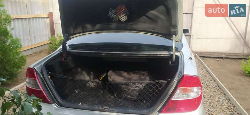 Седан Toyota Camry 2003 в Харькове