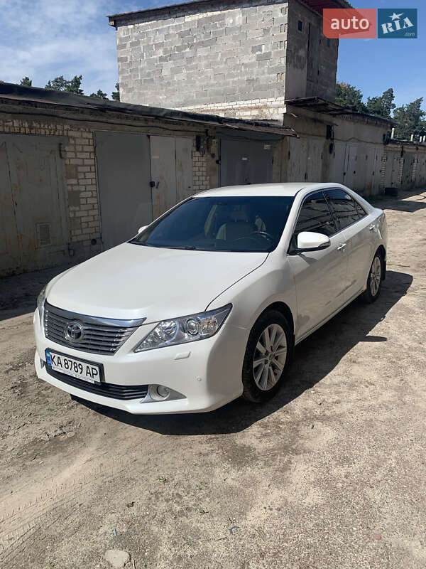 Седан Toyota Camry 2012 в Києві