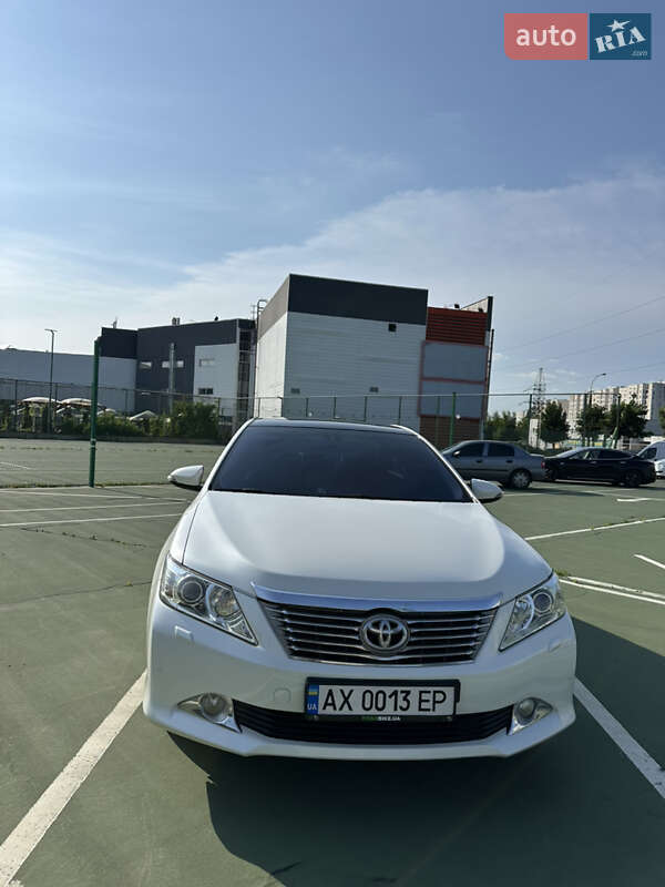 Седан Toyota Camry 2012 в Харькове