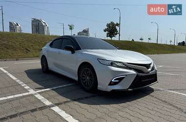 Седан Toyota Camry 2020 в Києві