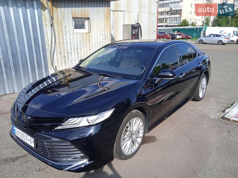 Седан Toyota Camry 2019 в Харкові