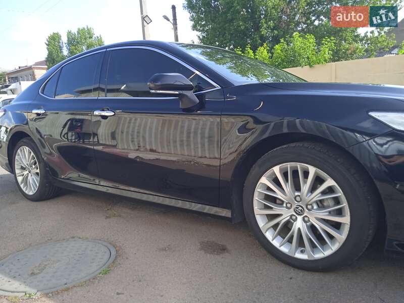 Седан Toyota Camry 2019 в Харкові
