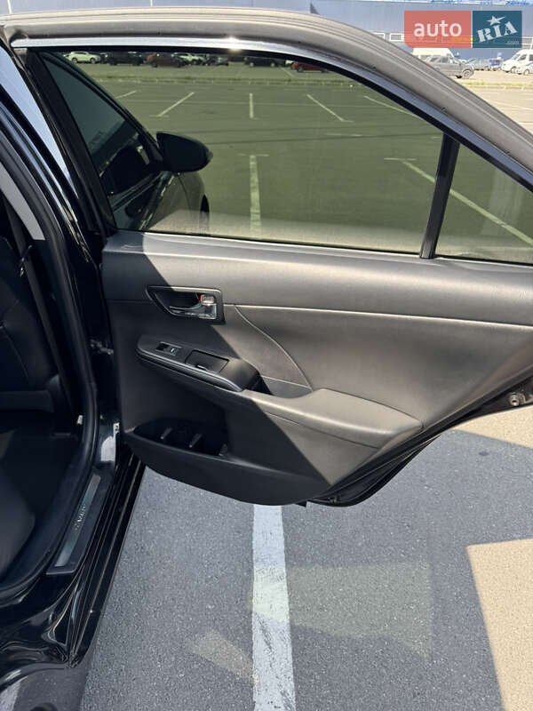 Седан Toyota Camry 2012 в Дніпрі