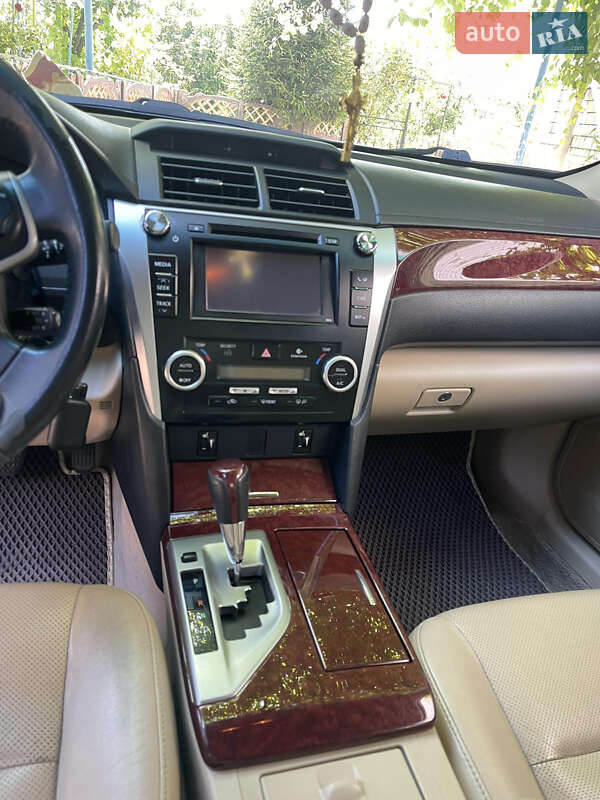 Седан Toyota Camry 2014 в Кременчуге