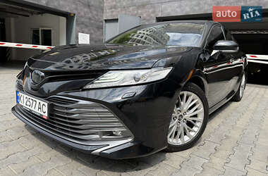 Седан Toyota Camry 2019 в Києві