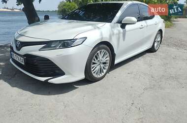 Седан Toyota Camry 2018 в Днепре