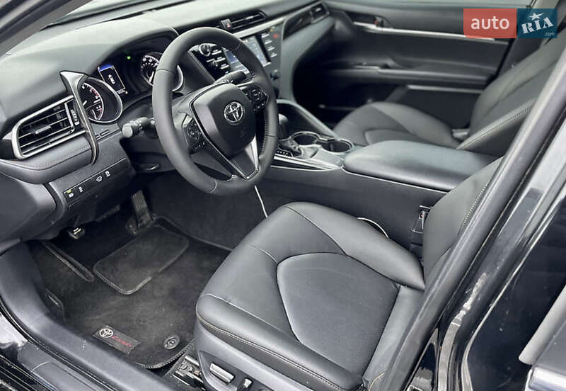 Седан Toyota Camry 2019 в Києві