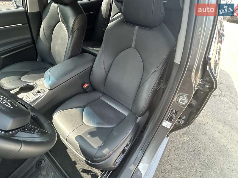 Седан Toyota Camry 2024 в Одесі