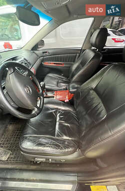 Седан Toyota Camry 2004 в 