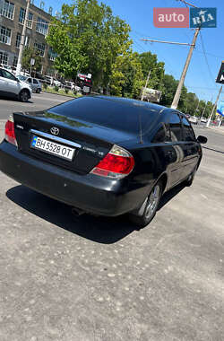 Седан Toyota Camry 2004 в 