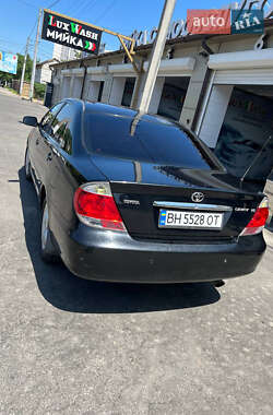 Седан Toyota Camry 2004 в 