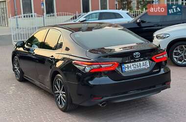 Седан Toyota Camry 2023 в 