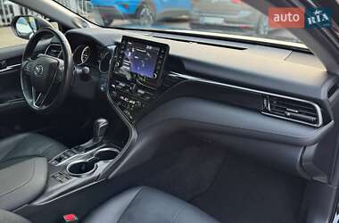 Седан Toyota Camry 2023 в 