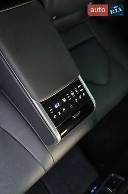 Седан Toyota Camry 2023 в 