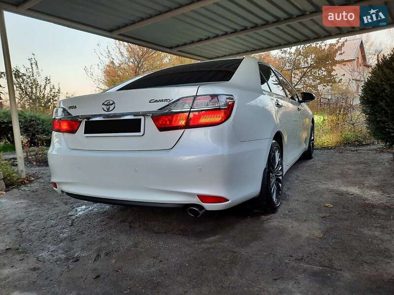 Седан Toyota Camry 2015 в Кременчуці