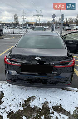 Седан Toyota Camry 2024 в 