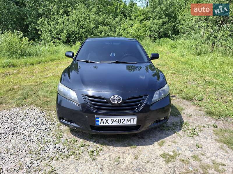 Седан Toyota Camry 2007 в Краснограде