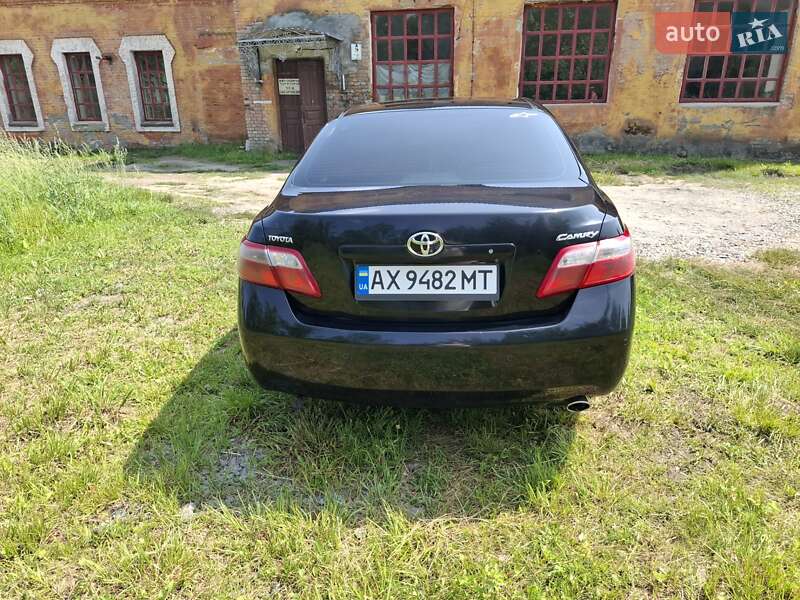 Седан Toyota Camry 2007 в Краснограде