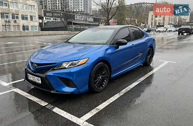 Седан Toyota Camry 2017 в Києві