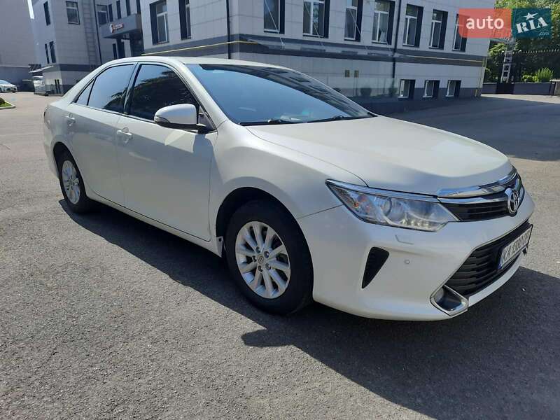 Седан Toyota Camry 2017 в Києві