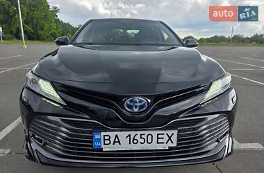 Седан Toyota Camry 2019 в Кропивницком
