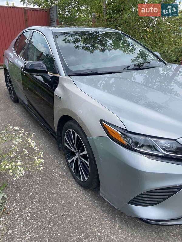 Седан Toyota Camry 2018 в Львове