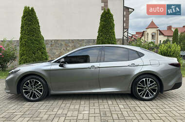 Седан Toyota Camry 2024 в 
