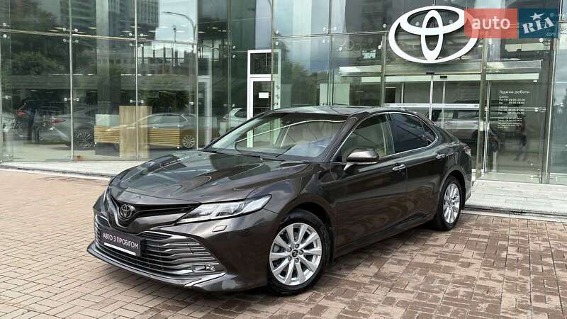 Toyota Camry 2019
