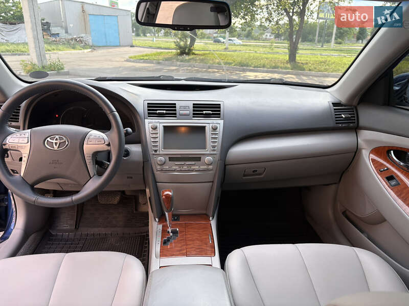 Седан Toyota Camry 2010 в Харькове