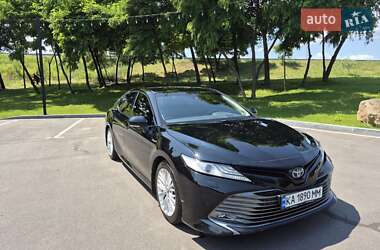 Седан Toyota Camry 2019 в Києві