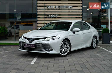 Седан Toyota Camry 2019 в Львове
