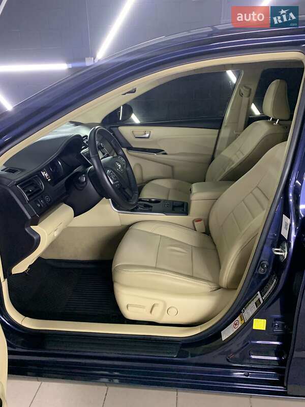 Седан Toyota Camry 2017 в Києві