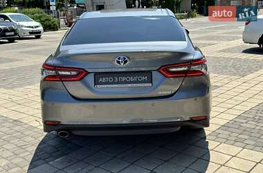 Седан Toyota Camry 2023 в 