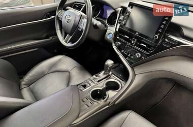 Седан Toyota Camry 2023 в 