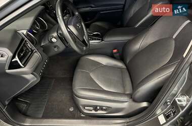 Седан Toyota Camry 2023 в 