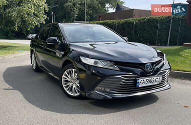 Седан Toyota Camry 2020 в Киеве