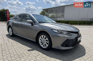 Седан Toyota Camry 2021 в Чернівцях